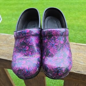 Dansko Purple Pink Colorful Butterfly Hospital Nurse Clogs 39 8.5-9